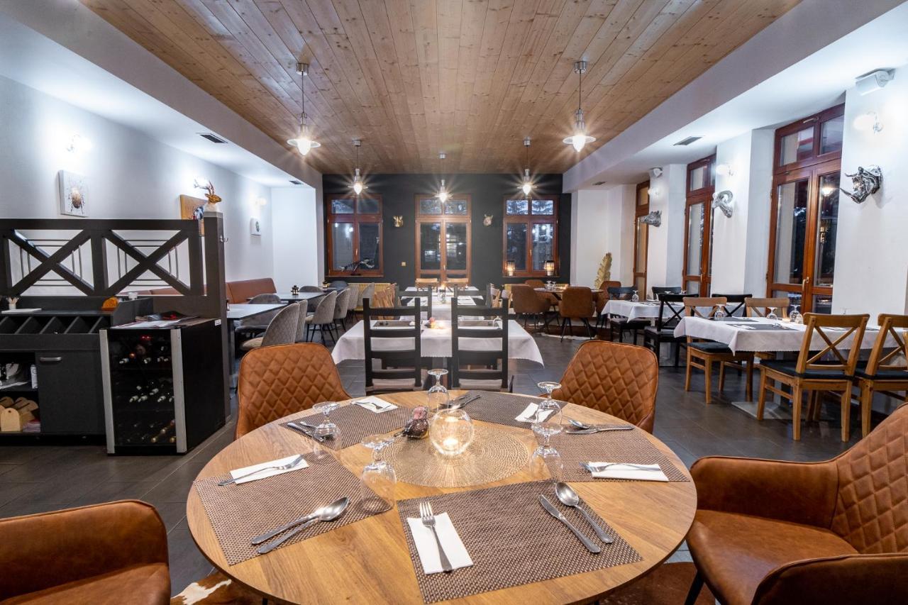 Red Deer Hotel Brezno Zewnętrze zdjęcie